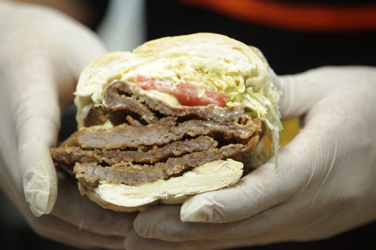 Buscan el mejor sándwich de milanesa del interior tucumano